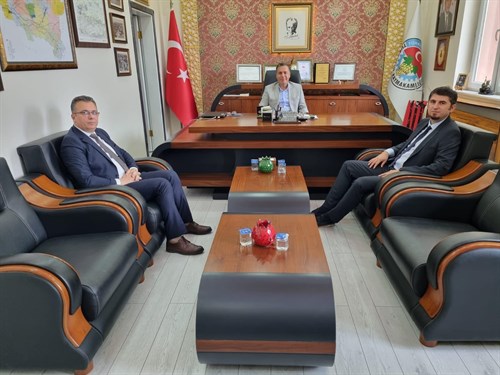 TEKNOLOJİ FAKÜLTESİ DEKANI PROF. DR. NEVZAT ONAT’TAN KAYMAKAMIMIZA VEDA ZİYARETİ